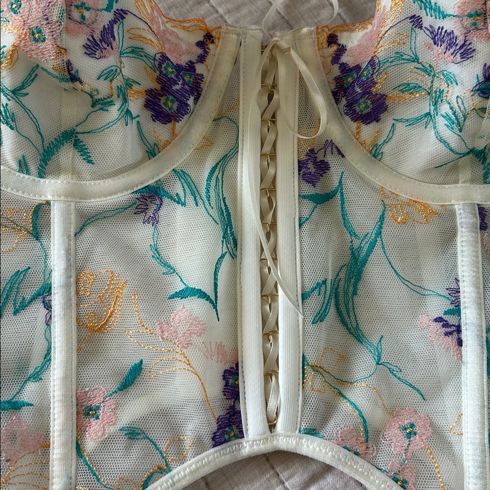 Urban outfitters Flora Embroidered Bustier corset In White Multi M - Picture 3 of 15